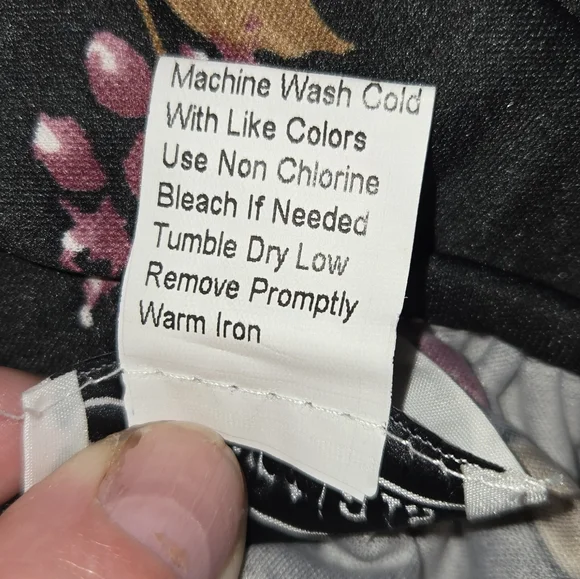 Easy Essentials- Black and Pink- Floral- Maxi- 3/4 Zip- Lounge Dress- 3X - Picture 9 of 9